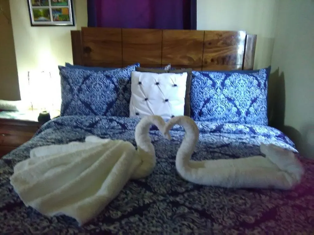Cheerful 2-Bedroom Home In Falmouth Garden Guest house