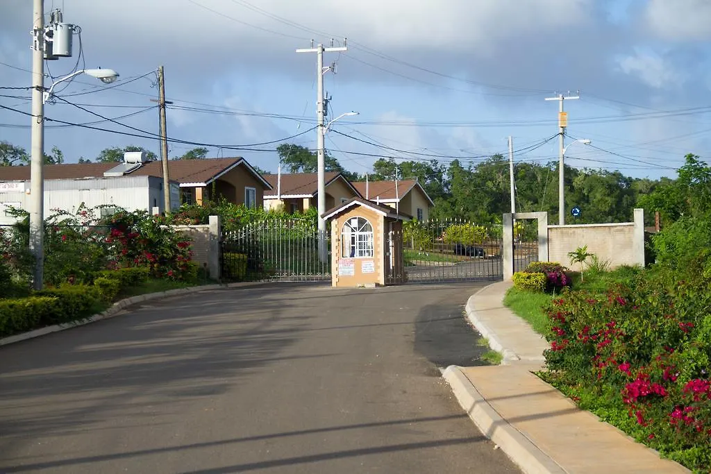 Guest house Cheerful 2-Bedroom Home In Falmouth Garden Jamaica